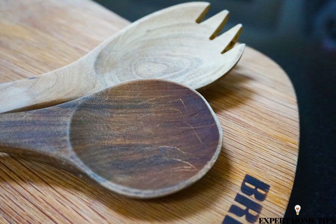 wooden chopping board & utensils