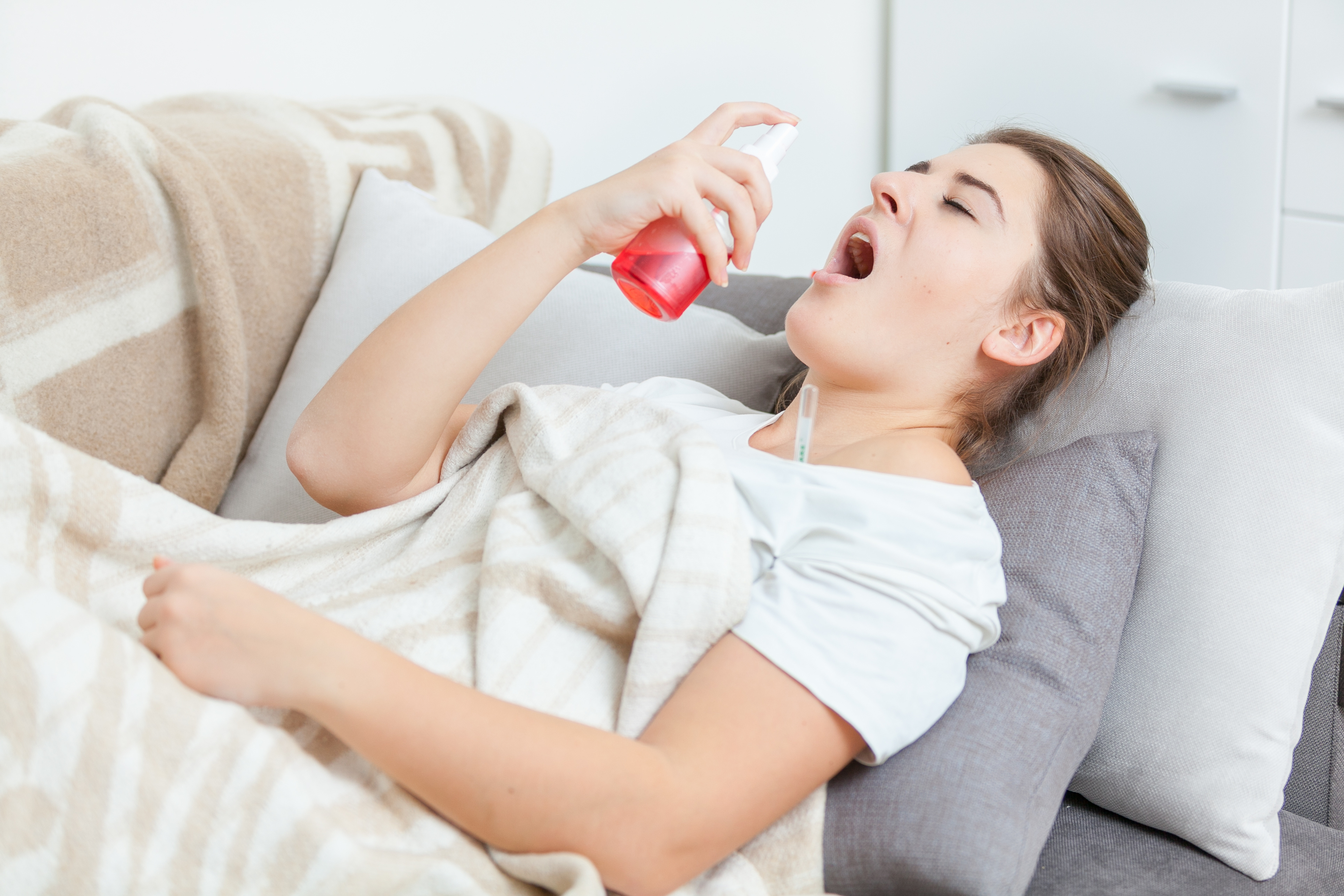 Сильная температура у взрослого болит горло