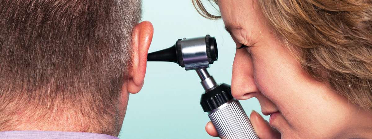 Помощь шум в ухе. Расстройства слуха шум в ушах. Объективный шум в ушах.