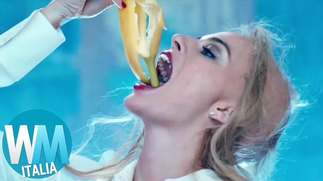 Throat fetish. Красивые девушки глотают. Женщина с бананом во рту. Блондинка с глубоким горлом.