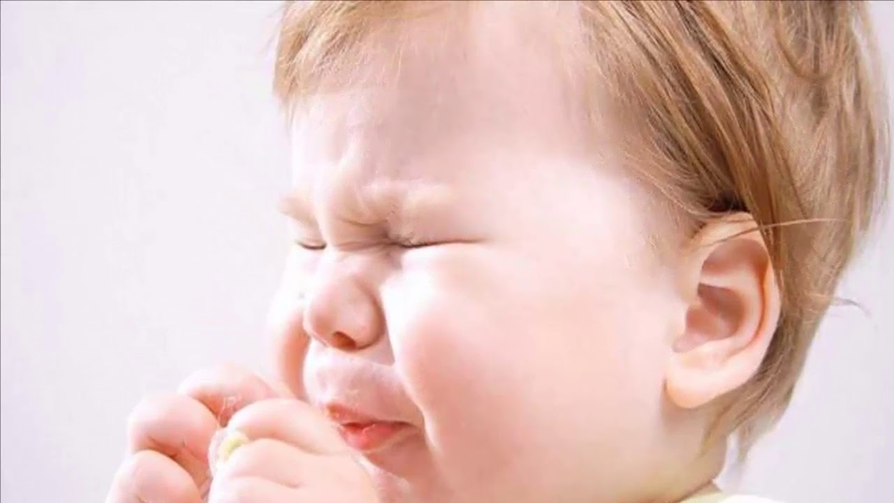 Ребенок год хрюкает носом
